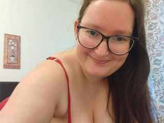 LeaMichel69 - Junge Frau mit den Kurven und echten XXL Ti**en. Sexuell bin ich sehr neugierig und bin sehr gespannt, was mich hier erwartet:)